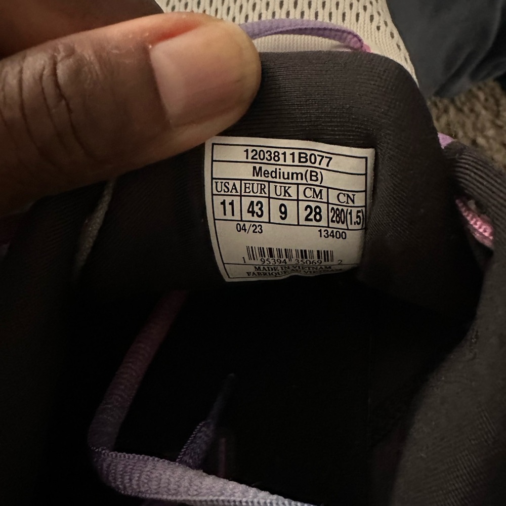 BROOKS Cream and Pink Athletic Shoes•NWOT - Picture 6 of 7